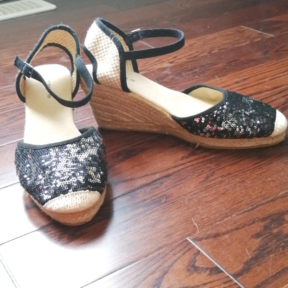 Shoes - Picture 3 of 4